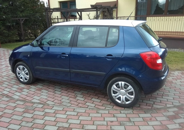 Skoda Fabia cena 21900 przebieg: 43500, rok produkcji 2011 z Konin małe 232